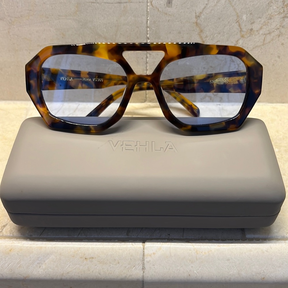 Vehla sunglasses, River model, with case. Blue lens/tortoise frame